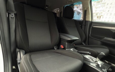 Mitsubishi Outlander III рестайлинг 3, 2016 год, 1 960 000 рублей, 25 фотография