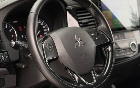 Mitsubishi Outlander III рестайлинг 3, 2016 год, 1 960 000 рублей, 27 фотография