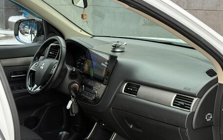 Mitsubishi Outlander III рестайлинг 3, 2016 год, 1 960 000 рублей, 23 фотография