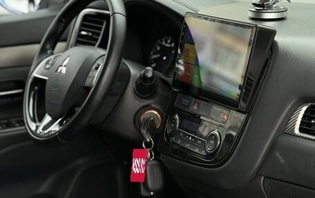 Mitsubishi Outlander III рестайлинг 3, 2016 год, 1 960 000 рублей, 26 фотография