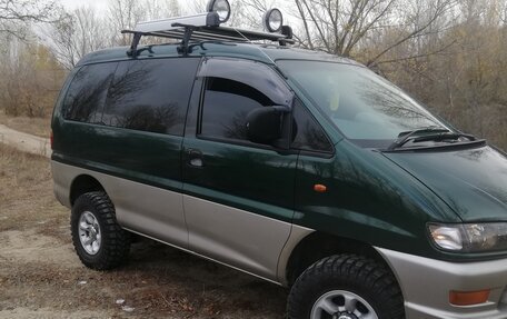 Mitsubishi Delica IV, 1998 год, 900 000 рублей, 3 фотография