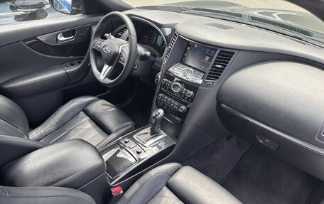 Infiniti QX70, 2016 год, 2 890 000 рублей, 13 фотография