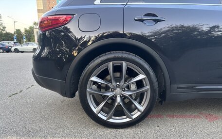 Infiniti QX70, 2016 год, 2 890 000 рублей, 10 фотография