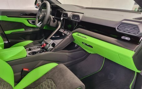 Lamborghini Urus I, 2022 год, 30 000 000 рублей, 9 фотография