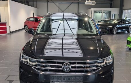 Volkswagen Tiguan II, 2023 год, 3 444 000 рублей, 4 фотография