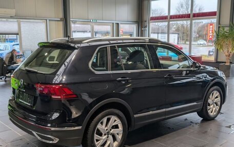 Volkswagen Tiguan II, 2023 год, 3 444 000 рублей, 5 фотография