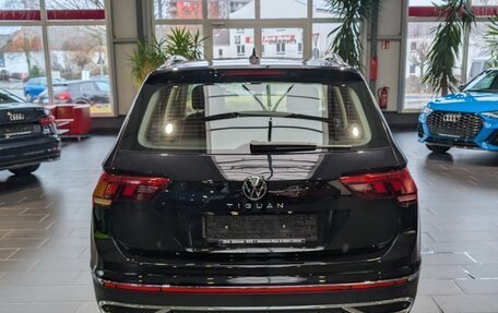 Volkswagen Tiguan II, 2023 год, 3 444 000 рублей, 3 фотография