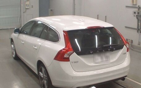 Volvo V60 I, 2017 год, 1 180 000 рублей, 3 фотография