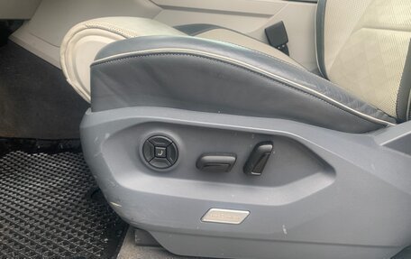 Volkswagen Touareg III, 2019 год, 4 500 000 рублей, 11 фотография