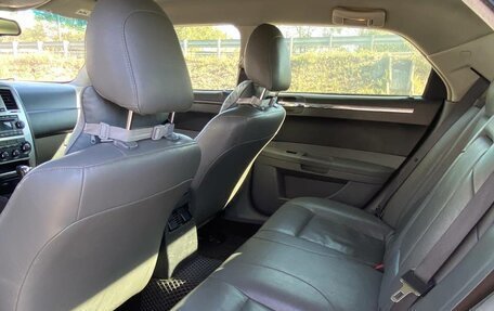 Chrysler 300C II, 2004 год, 860 000 рублей, 14 фотография