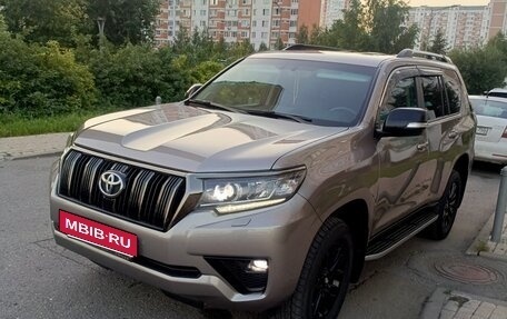 Toyota Land Cruiser Prado 150 рестайлинг 2, 2021 год, 8 000 000 рублей, 2 фотография