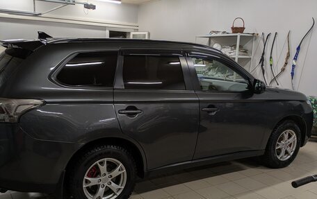 Mitsubishi Outlander III рестайлинг 3, 2013 год, 1 500 000 рублей, 2 фотография