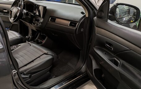 Mitsubishi Outlander III рестайлинг 3, 2013 год, 1 500 000 рублей, 13 фотография