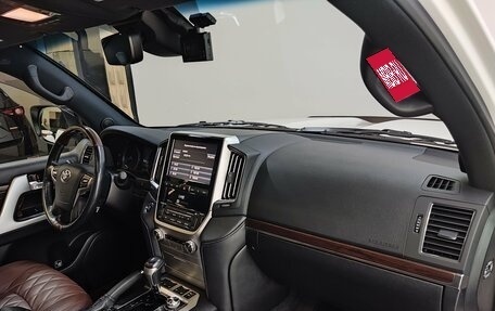 Toyota Land Cruiser 200, 2016 год, 6 790 000 рублей, 21 фотография