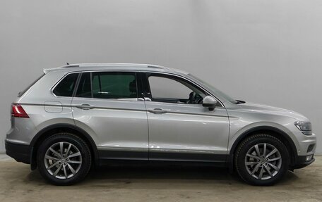 Volkswagen Tiguan II, 2018 год, 2 820 000 рублей, 4 фотография