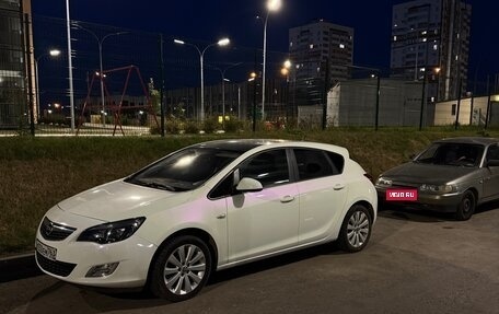 Opel Astra J, 2011 год, 650 000 рублей, 1 фотография
