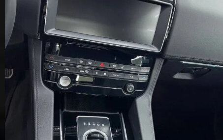 Jaguar F-Pace, 2018 год, 2 490 000 рублей, 8 фотография