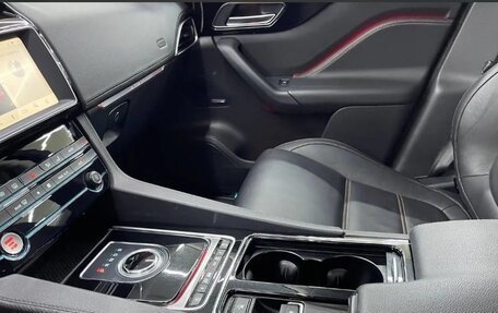 Jaguar F-Pace, 2018 год, 2 490 000 рублей, 10 фотография