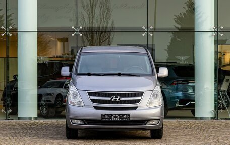 Hyundai Grand Starex Grand Starex I рестайлинг 2, 2011 год, 1 595 000 рублей, 2 фотография