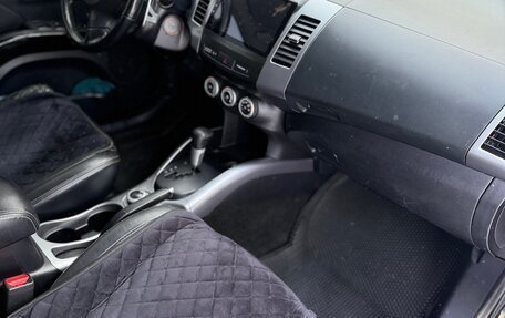 Mitsubishi Outlander III рестайлинг 3, 2008 год, 1 050 000 рублей, 10 фотография