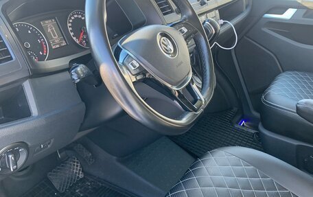 Volkswagen Caravelle T6 рестайлинг, 2016 год, 3 750 000 рублей, 6 фотография