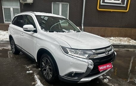 Mitsubishi Outlander III рестайлинг 3, 2017 год, 2 000 000 рублей, 3 фотография