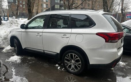 Mitsubishi Outlander III рестайлинг 3, 2017 год, 2 000 000 рублей, 9 фотография