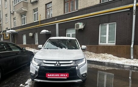 Mitsubishi Outlander III рестайлинг 3, 2017 год, 2 000 000 рублей, 7 фотография