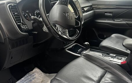 Mitsubishi Outlander III рестайлинг 3, 2017 год, 2 000 000 рублей, 11 фотография