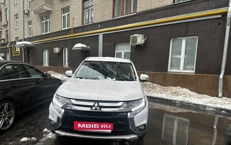 Mitsubishi Outlander III рестайлинг 3, 2017 год, 2 000 000 рублей, 8 фотография