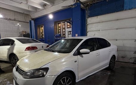 Volkswagen Polo VI (EU Market), 2012 год, 325 000 рублей, 2 фотография
