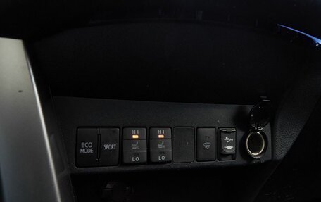 Toyota RAV4, 2018 год, 2 420 000 рублей, 11 фотография