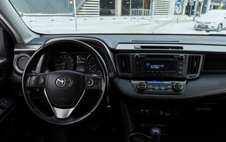 Toyota RAV4, 2018 год, 2 420 000 рублей, 8 фотография