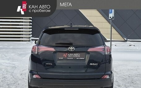 Toyota RAV4, 2018 год, 2 420 000 рублей, 4 фотография