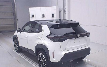 Toyota Yaris Cross, 2022 год, 1 790 000 рублей, 2 фотография