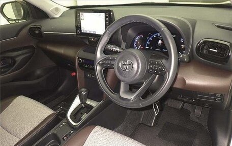 Toyota Yaris Cross, 2022 год, 1 790 000 рублей, 3 фотография