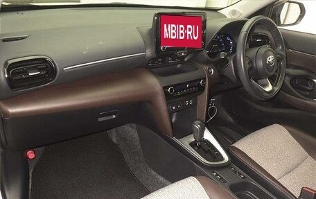 Toyota Yaris Cross, 2022 год, 1 790 000 рублей, 5 фотография