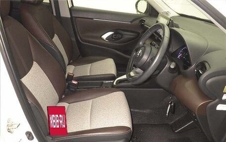 Toyota Yaris Cross, 2022 год, 1 790 000 рублей, 6 фотография