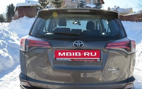 Toyota RAV4, 2017 год, 3 535 000 рублей, 4 фотография