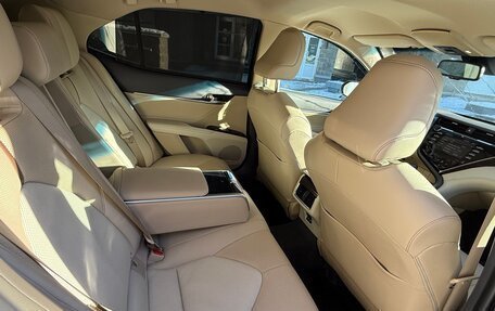 Toyota Camry, 2021 год, 3 650 000 рублей, 6 фотография