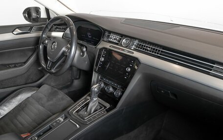 Volkswagen Passat B8 рестайлинг, 2017 год, 1 740 000 рублей, 8 фотография