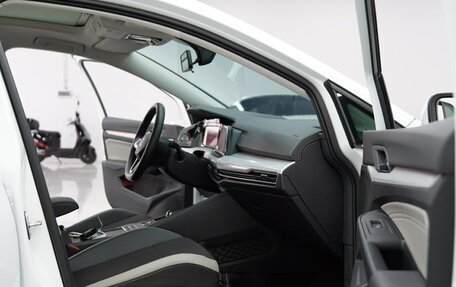 Volkswagen Golf VIII, 2022 год, 2 100 000 рублей, 6 фотография