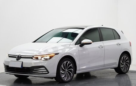 Volkswagen Golf VIII, 2022 год, 2 100 000 рублей, 23 фотография