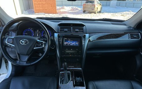 Toyota Camry, 2017 год, 2 370 000 рублей, 10 фотография