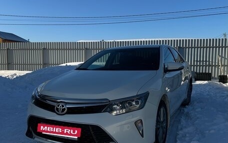 Toyota Camry, 2017 год, 2 370 000 рублей, 3 фотография