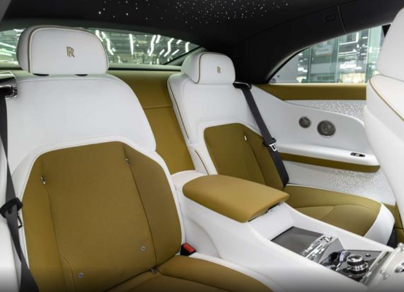 Rolls-Royce Cullinan, 2023 год, 73 545 000 рублей, 17 фотография