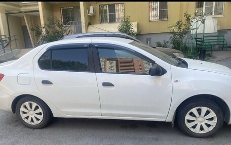 Renault Logan II, 2017 год, 440 000 рублей, 2 фотография