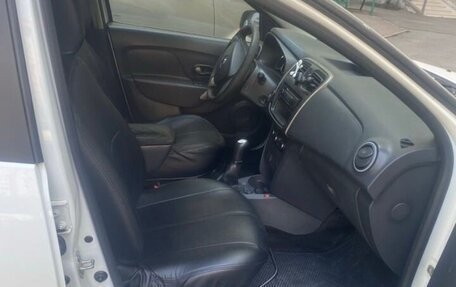 Renault Logan II, 2017 год, 440 000 рублей, 5 фотография