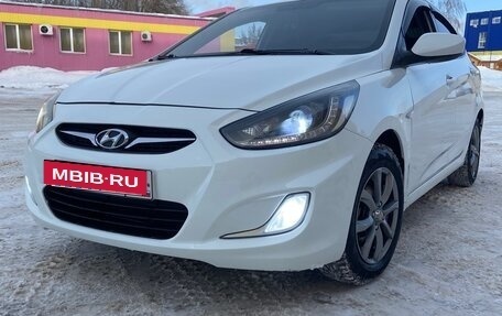 Hyundai Solaris II рестайлинг, 2013 год, 900 000 рублей, 3 фотография