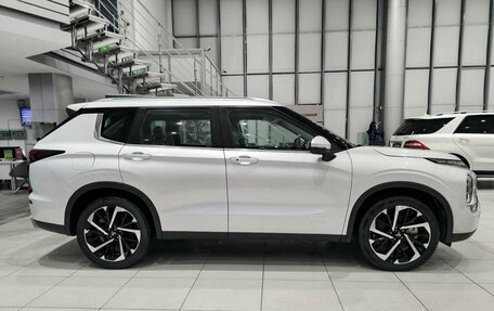 Mitsubishi Outlander, 2023 год, 3 949 000 рублей, 8 фотография